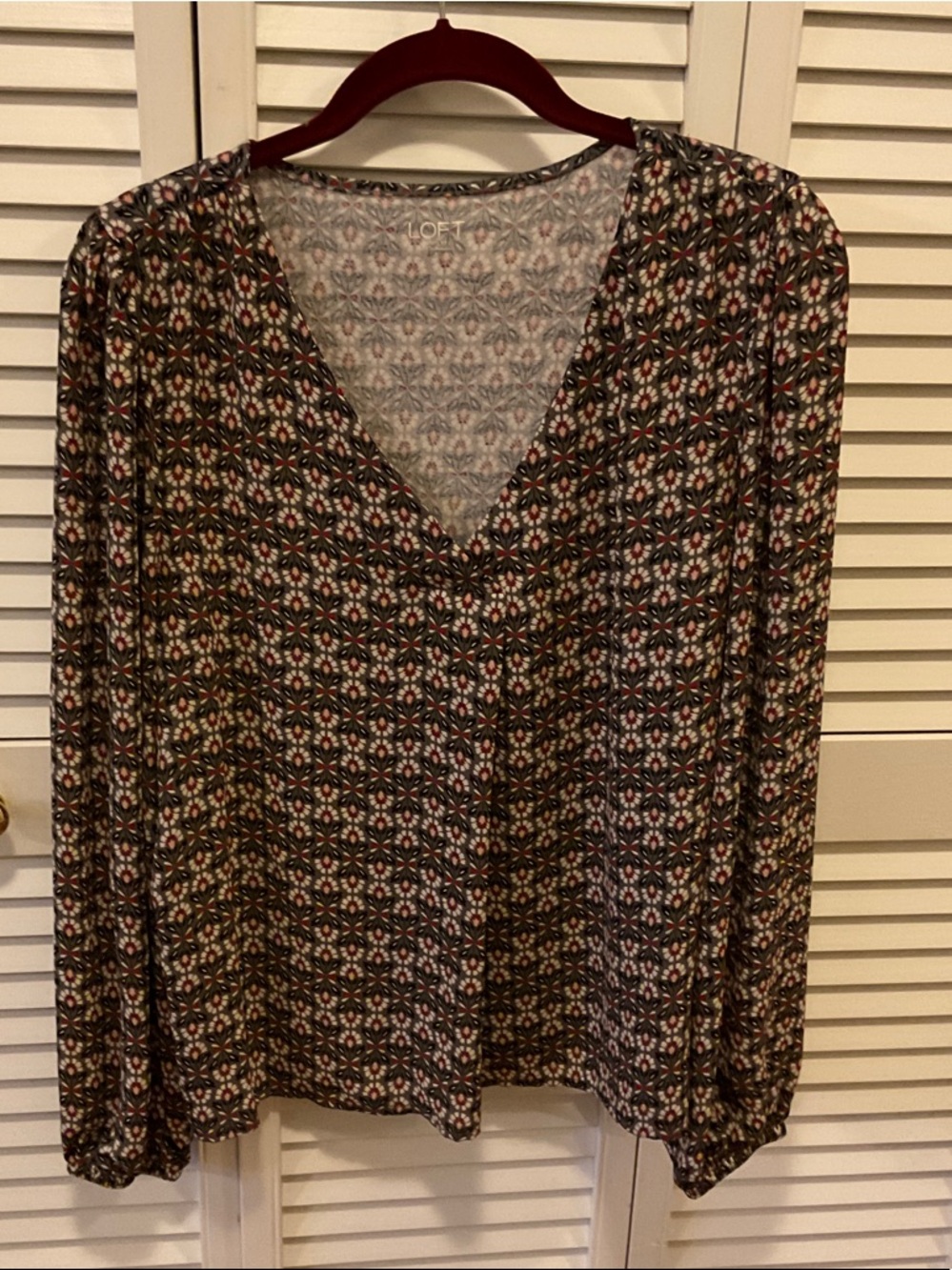 LOFT Black Multi Floral-Geometric V-Neck Long Sleeve Top